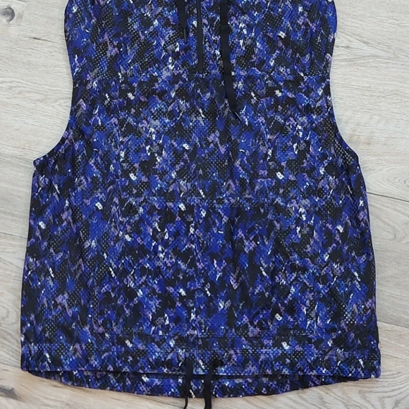 Fabletics Demi Lovato Damara Vest Size XLarge Activewear Mock Neck Mesh Camo - Picture 2 of 9